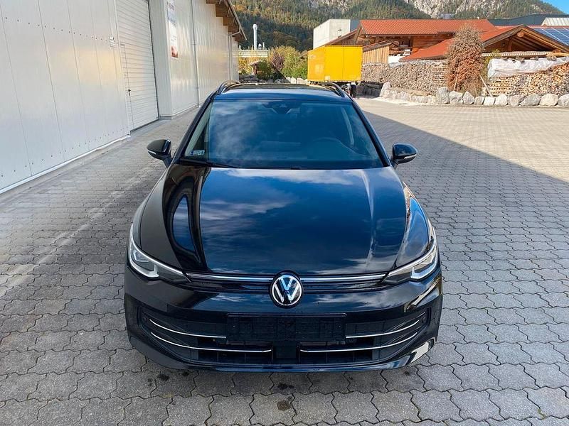 Gebraucht VW Golf VIII Style 150 PS (110 kW) 2025 Schwarz Limousine