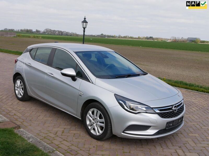 Silber Gebraucht 2019 Opel Astra Edition Limousine | 7.999 € (Superpreis) - Bild 1/3