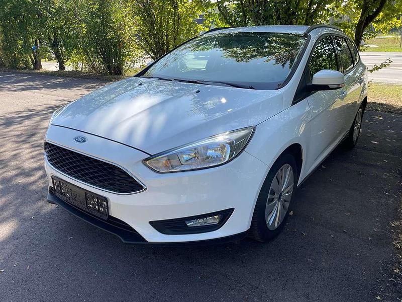 Weiß Gebraucht 2018 Ford Focus Business Edition Kombi | 9.080 € (Fairer Preis) - Bild 1/4