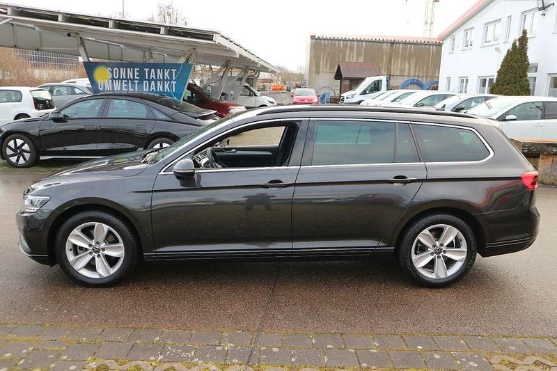 Gebraucht VW Passat Business 200 PS (147 kW) 2023 Grau Kombi