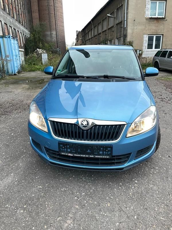 Blau Gebraucht 2014 Skoda Fabia Kleinwagen | 4.499 € (Fairer Preis) - Bild 1/4