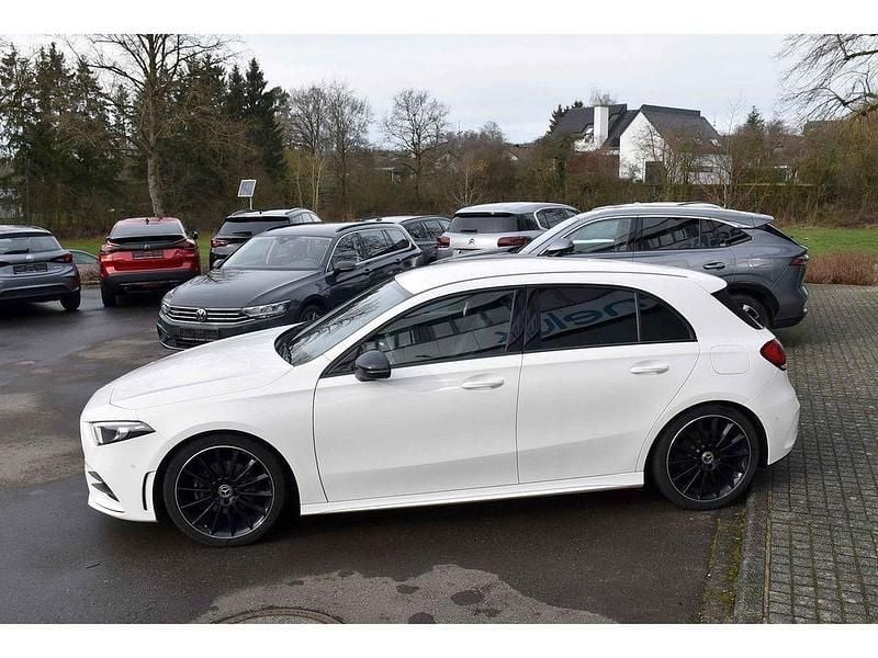 Gebraucht Mercedes A200 AMG line 163 PS (119 kW) 2020 Weiß Limousine