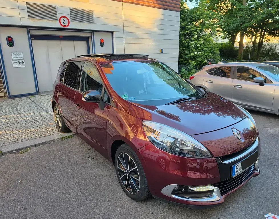 Gebraucht Renault Scénic III Bose Edition 110 PS (80 kW) 2012 Rot Van / Kleinbus