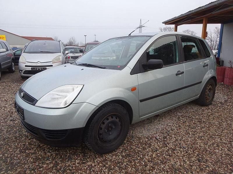 Grün Gebraucht 2003 Ford Fiesta Limousine | 550 € (Superpreis) - Bild 1/4