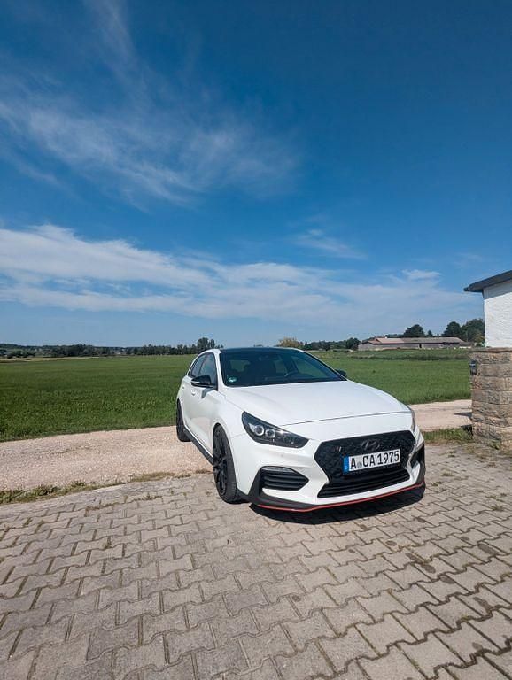 Weiß Gebraucht 2019 Hyundai i30 N Performance Limousine | 20.999 € (Guter Preis) - Bild 1/4