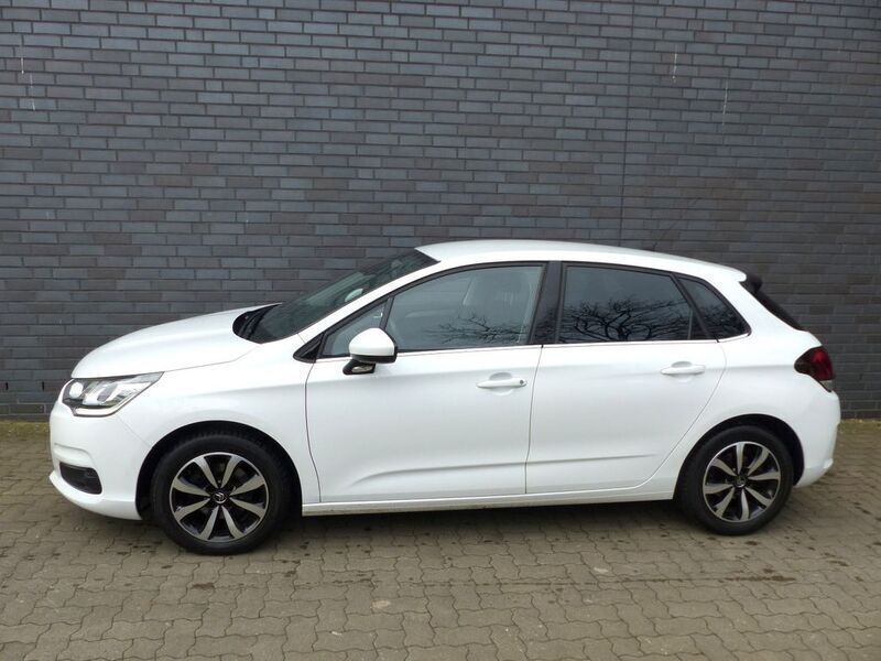 Weiß Gebraucht 2017 Citroën C4 SELECTION Limousine | 10.998 € (Teuer) - Bild 1/4