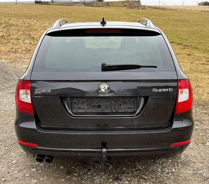 Gebraucht Skoda Superb 170 PS (125 kW) 2011 Schwarz Kombi