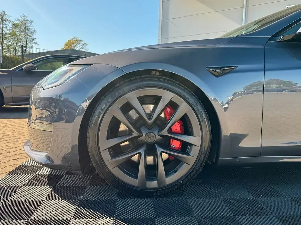 Używany Tesla Model S Plaid 759 kW (1033 KM) 2023 Szary Hatchback