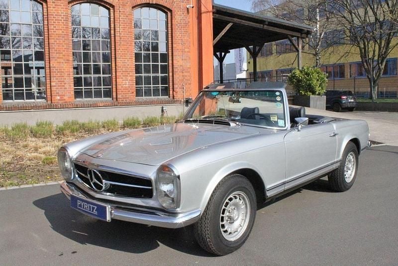 Gebraucht Mercedes 230 150 PS (110 kW) 1966 Silber Cabrio