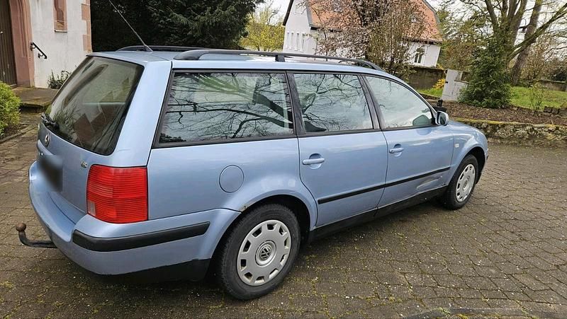 Gebraucht VW Passat 125 PS (91 kW) 2000 Blau Kombi