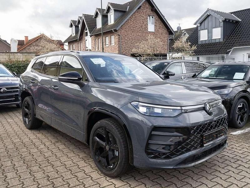 Neu VW Tayron R-line 204 PS (150 kW) 2026 Gruen SUV