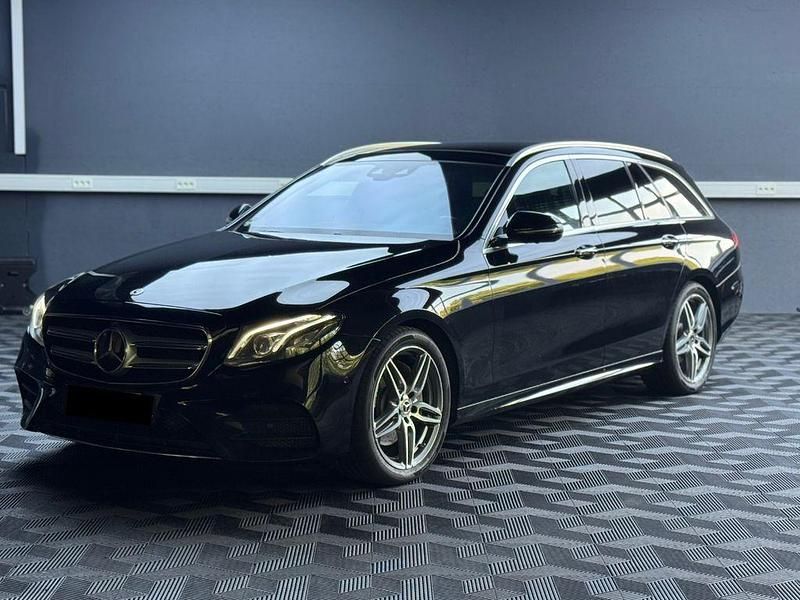 Schwarz Gebraucht 2019 Mercedes E300 AMG line Limousine | 22.900 € (Guter Preis) - Bild 1/4