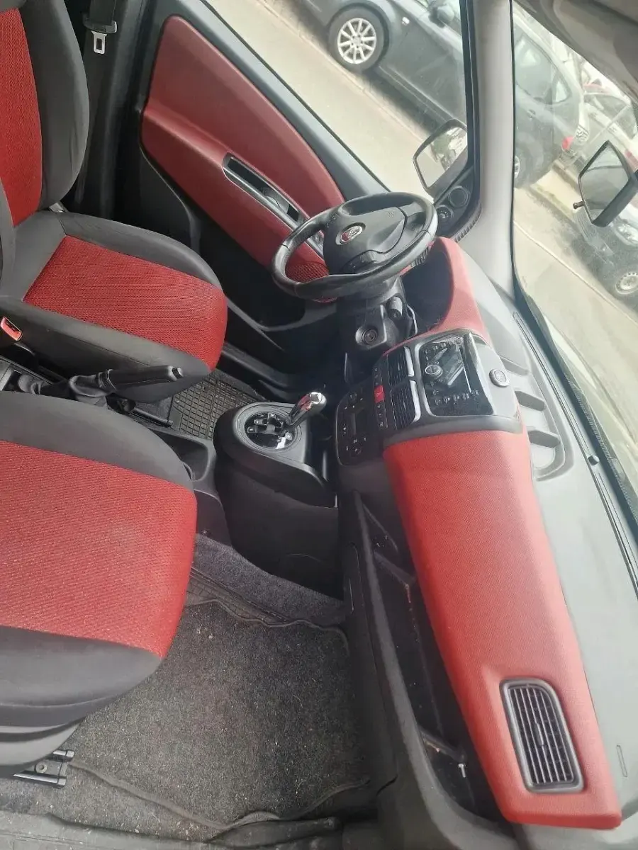 Gebraucht Fiat Doblò 90 PS (66 kW) 2012 Schwarz Van / Kleinbus