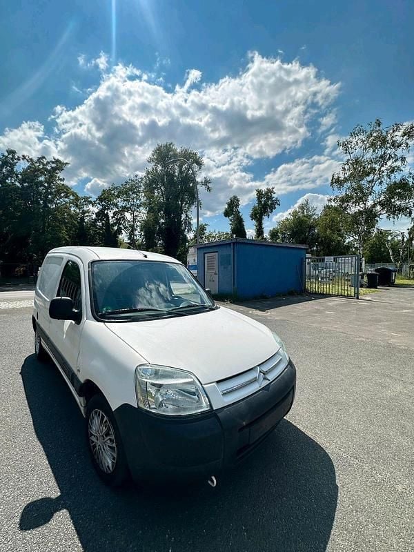 Weiß Gebraucht 2006 Citroën Berlingo Van / Kleinbus | 1.699 € (Guter Preis) - Bild 1/4