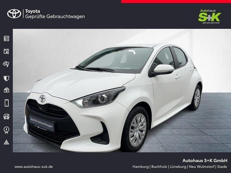 Gebraucht Toyota Yaris Basis 72 PS (52 kW) 2023 Schneeweiß Kleinwagen
