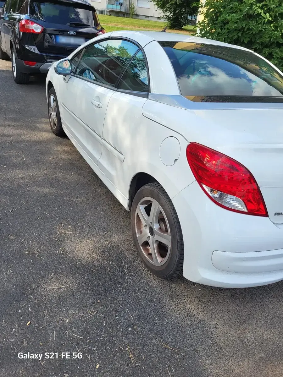 Gebraucht Peugeot 207 CC 120 PS (88 kW) 2011 Weiß Cabrio