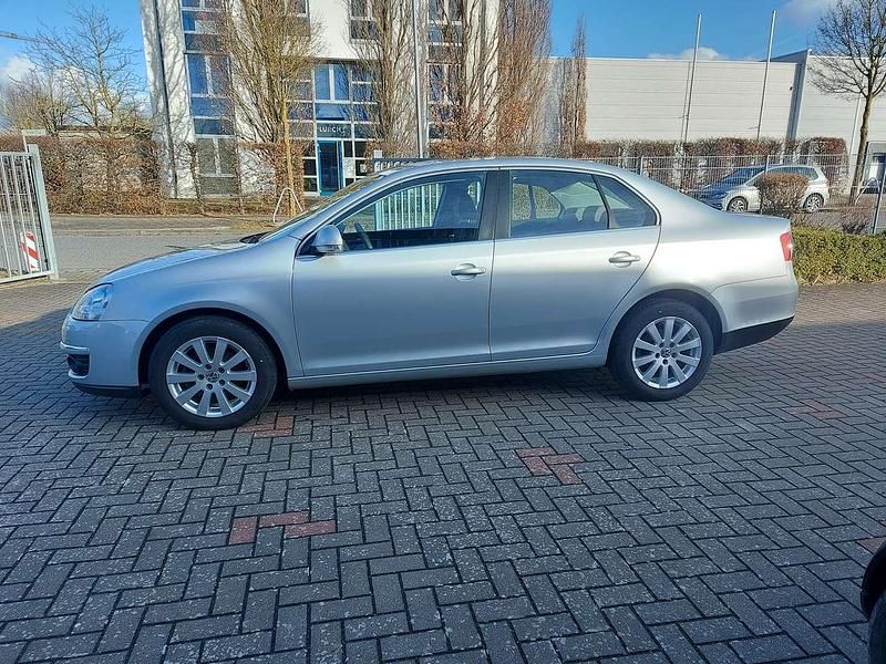 Gebraucht VW Jetta Comfortline 122 PS (89 kW) 2009 Silber Limousine