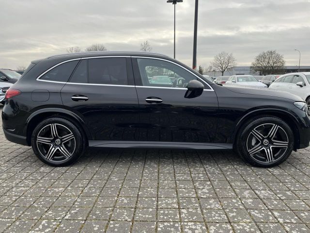 Gebraucht Mercedes GLC300 AMG 269 PS (197 kW) 2024 Metalliclack obsidianschwarz SUV