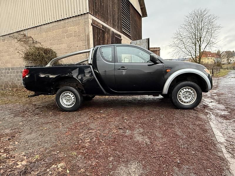 Gebraucht Mitsubishi L200 136 PS (100 kW) 2010 Schwarz Abholung