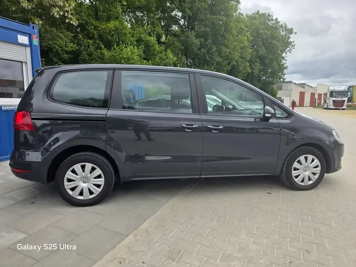 Gebraucht VW Sharan Trendline 140 PS (102 kW) 2015 Uranograu Van / Kleinbus