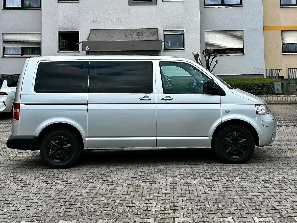 Gebraucht VW Caravelle 131 PS (96 kW) 2004 Silber Van