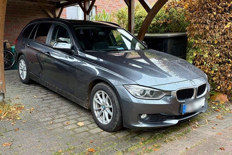 Grau Gebraucht 2013 BMW 320 Kombi | 8.990 € (Superpreis) - Bild 1/4