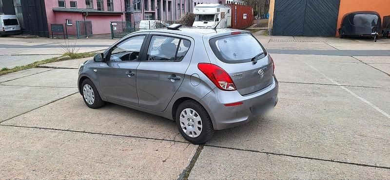 Gebraucht Hyundai i20 86 PS (63 kW) 2013 Grau Kleinwagen