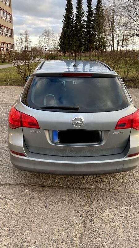 Gebraucht Opel Astra 105 PS (77 kW) 2011 Silber Kombi