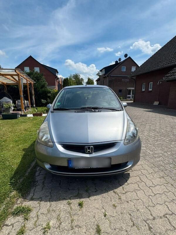 Grau Gebraucht 2004 Honda Jazz S Kleinwagen | 1.950 € (Fairer Preis) - Bild 1/4