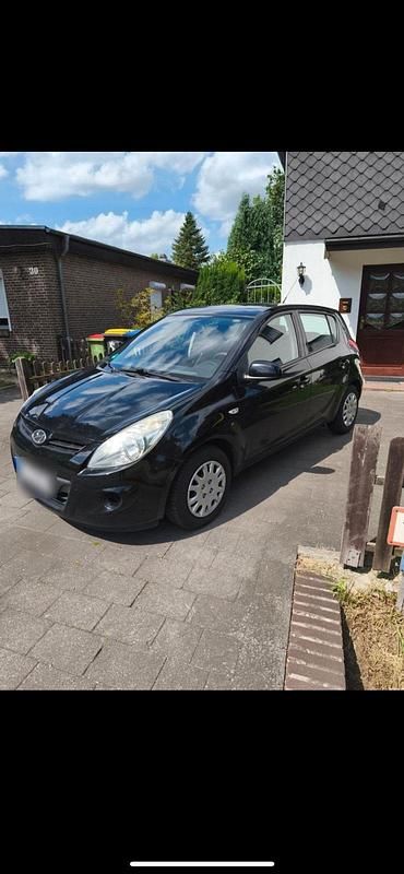 Schwarz Gebraucht 2011 Hyundai i20 Classic Limousine | 2.100 € (Guter Preis) - Bild 1/4