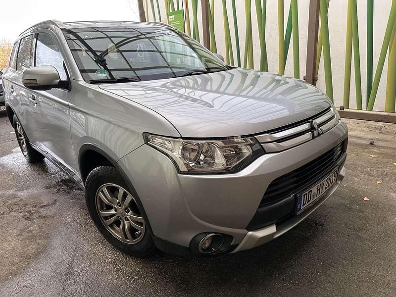 Gebraucht 2015 Mitsubishi Outlander Plus SUV | 13.500 € (Fairer Preis) - Bild 1/4