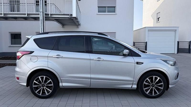 Gebraucht Ford Kuga ST-Line 150 PS (110 kW) 2019 Silber SUV