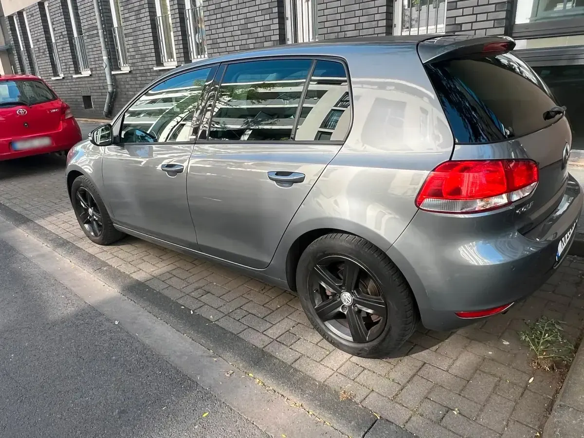 Gebraucht VW Golf VI 105 PS (77 kW) 2011 Grau Kleinwagen