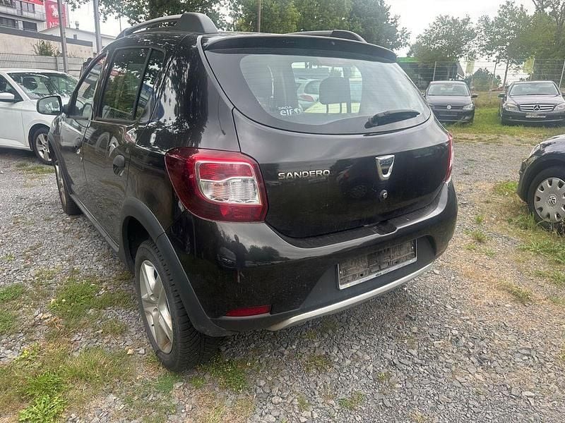 Gebraucht Dacia Sandero Stepway Ambiance 90 PS (66 kW) 2016 Schwarz Kleinwagen