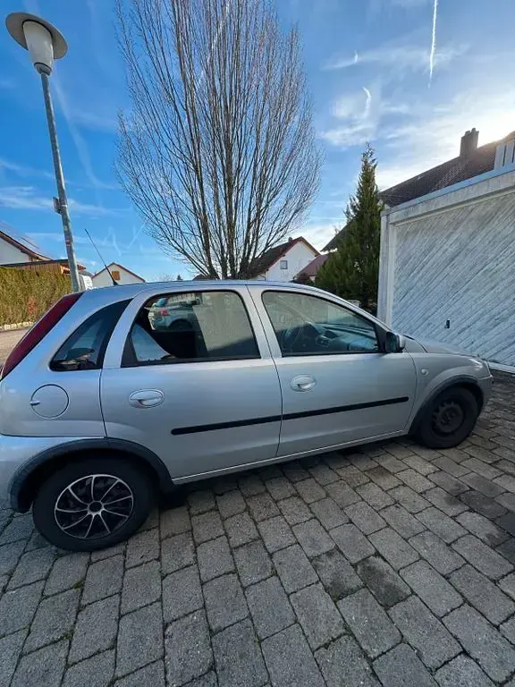Gebraucht Opel Corsa 75 PS (55 kW) 2004 Silber Kleinwagen