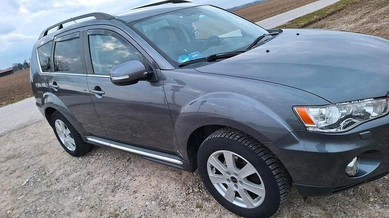 Gebraucht Mitsubishi Outlander 177 PS (130 kW) 2012 Grau SUV