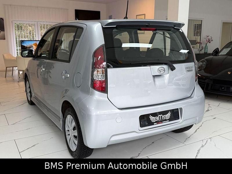 Gebraucht Daihatsu Sirion 103 PS (75 kW) 2009 Silber Kleinwagen