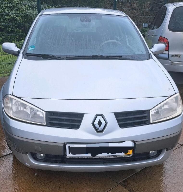 Grau Gebraucht 2005 Renault Mégane II Kleinwagen | 1.500 € (Fairer Preis) - Bild 1/4