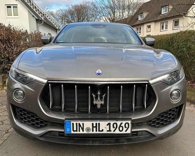 Gebraucht Maserati Levante 430 PS (316 kW) 2016 Grau SUV
