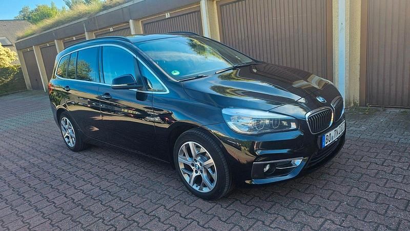 Schwarz Gebraucht 2017 BMW 218 Gran Tourer Luxury Line Van / Kleinbus | 13.400 € (Fairer Preis) - Bild 1/4
