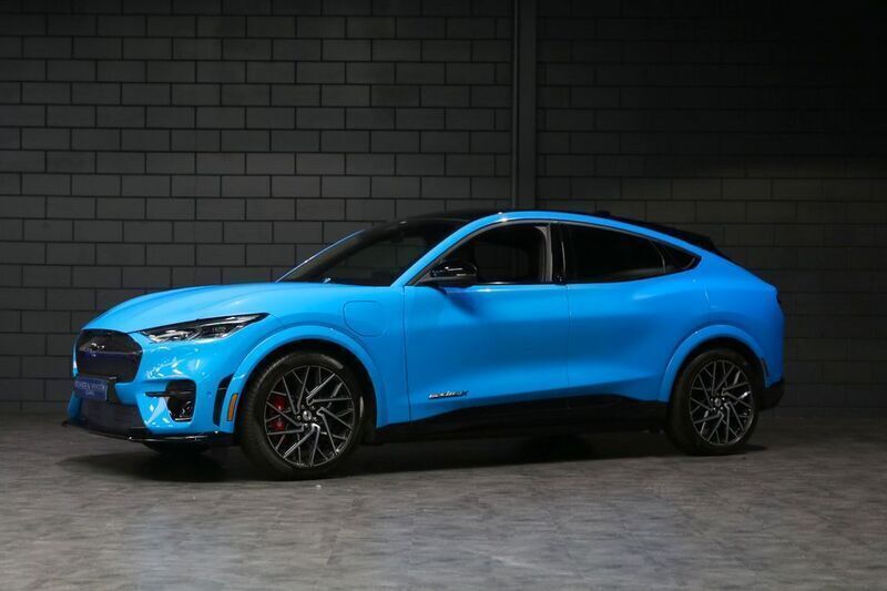 Grabber blue metallic Gebraucht 2021 Ford Mustang Mach-E GT Extended Range SUV | 39.900 € - Bild 1/4