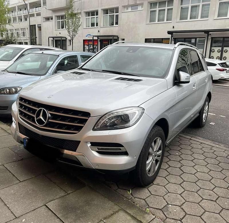 Gebraucht 2013 Mercedes ML350 SUV | 28.900 € - Bild 1/4