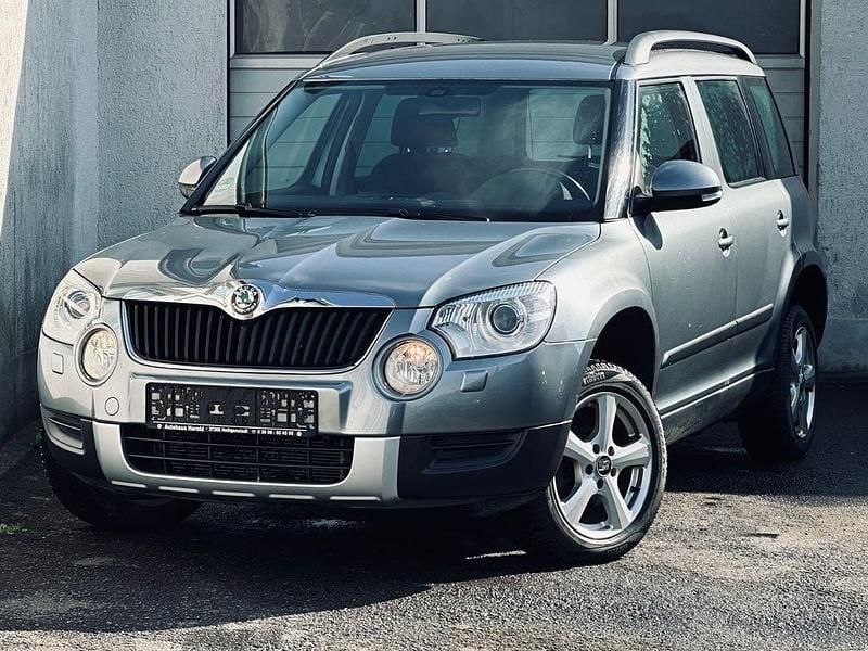 Grau Gebraucht 2012 Skoda Yeti SUV | 6.999 € (Guter Preis) - Bild 1/4