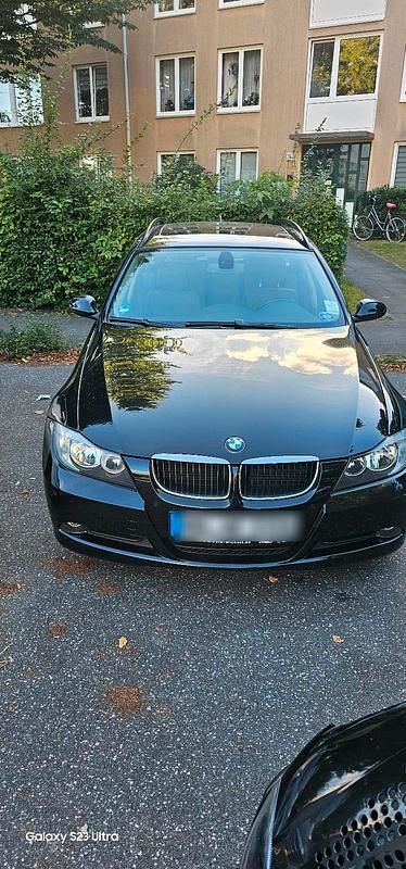 Schwarz Gebraucht 2008 BMW 320 Kombi | 3.950 € (Guter Preis) - Bild 1/4