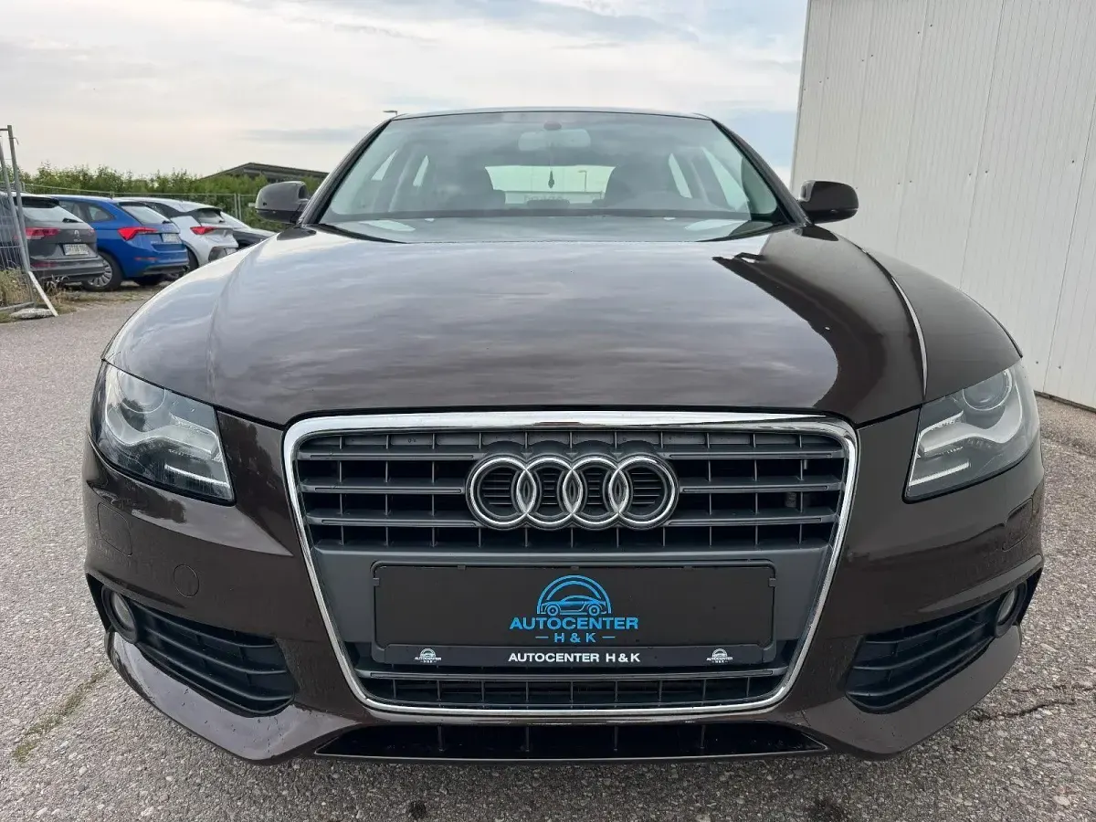 Gebraucht Audi A4 Ambiente 160 PS (117 kW) 2011 Braun Limousine