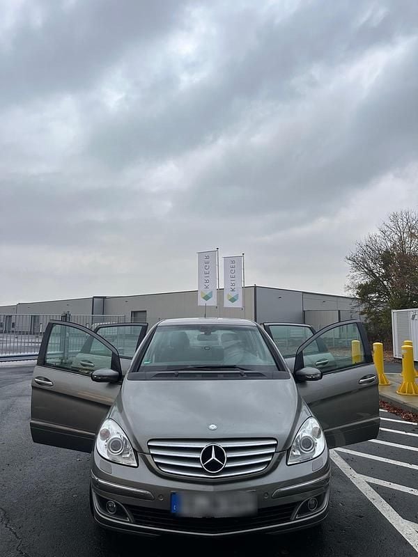 Grau Gebraucht 2007 Mercedes B150 Van / Kleinbus | 5.300 € (Fairer Preis) - Bild 1/4