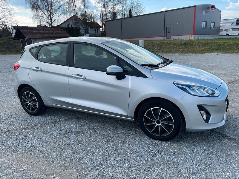 Gebraucht Ford Fiesta 101 PS (74 kW) 2018 Silber Kleinwagen