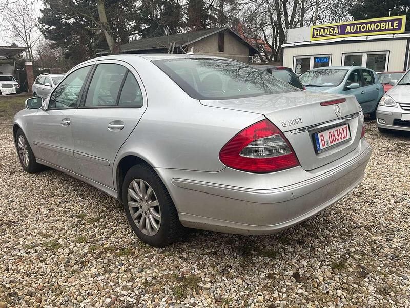 Gebraucht Mercedes E220 Elegance 170 PS (125 kW) 2007 Iridiumsilber met. Limousine