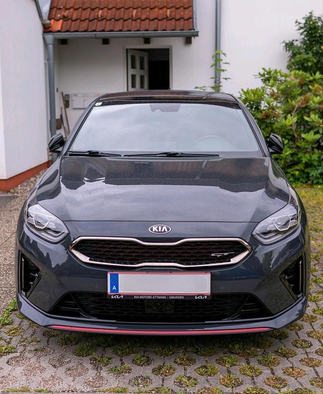 Grau Gebraucht 2019 Kia ProCeed Family Kleinwagen | 17.990 € (Fairer Preis) - Bild 1/4