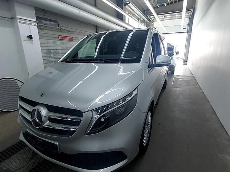 Silber Gebraucht 2023 Mercedes V250 Edition Van / Kleinbus | 45.000 € (Guter Preis) - Bild 1/4